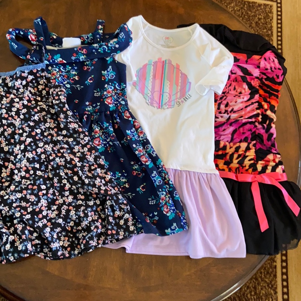Adorable dresses - Picture 1 of 5